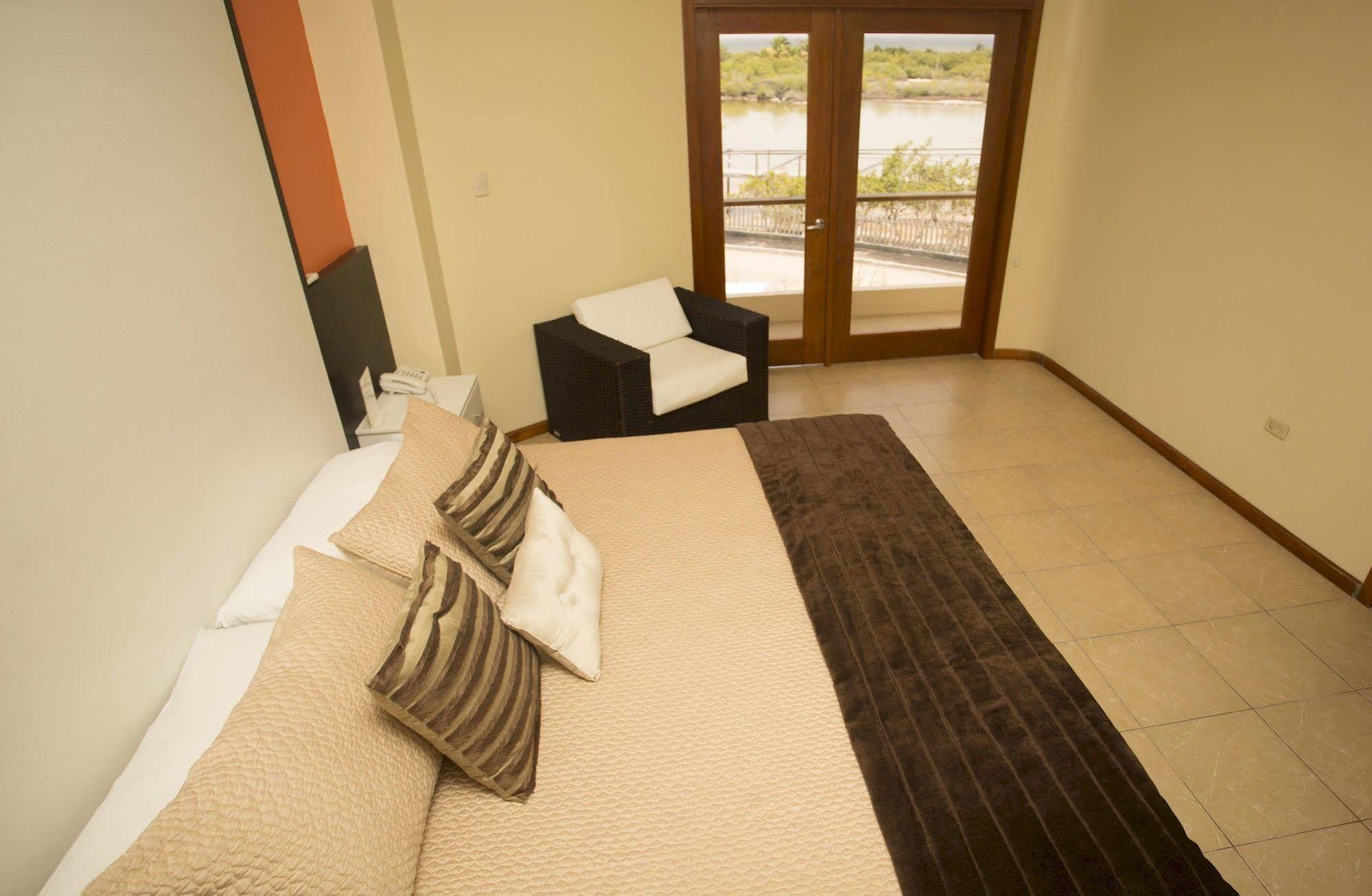Hotel La Laguna Galapagos Puerto Villamil Bagian luar foto